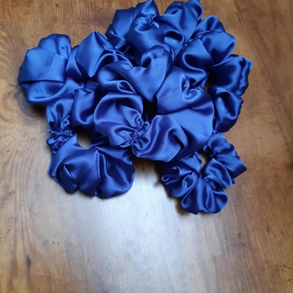 3 for 20** Cobalt silk scrunchies - Picture 5 of 6